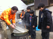 蕎麦打ち大会 2012年 - 蕎麦をゆでる