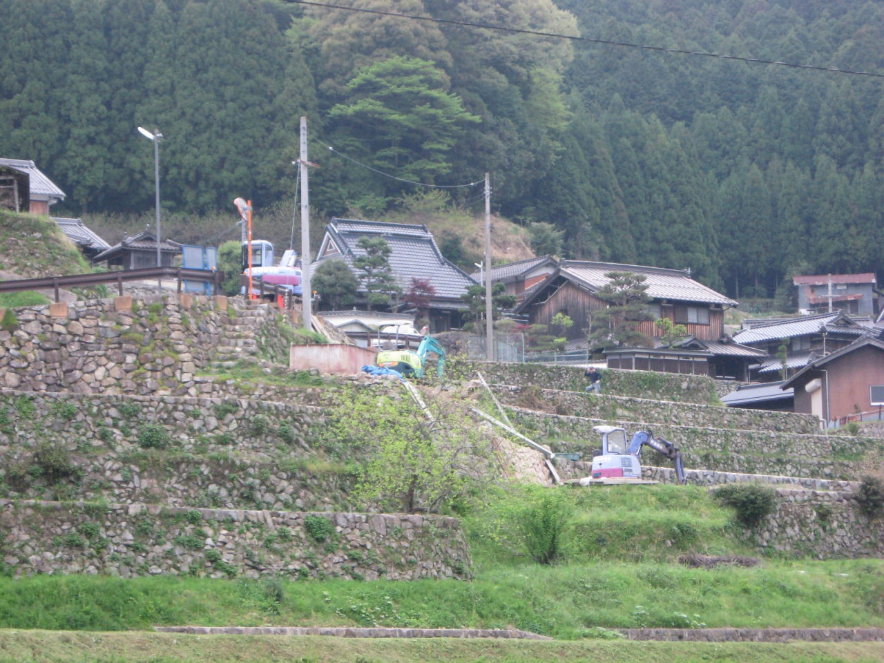 2012年 岩座神のゴールデン・ウィーク - 石垣を補修する重機