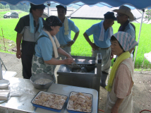 2012年案山子祭 自然学校 - 鶏の竜田揚げ