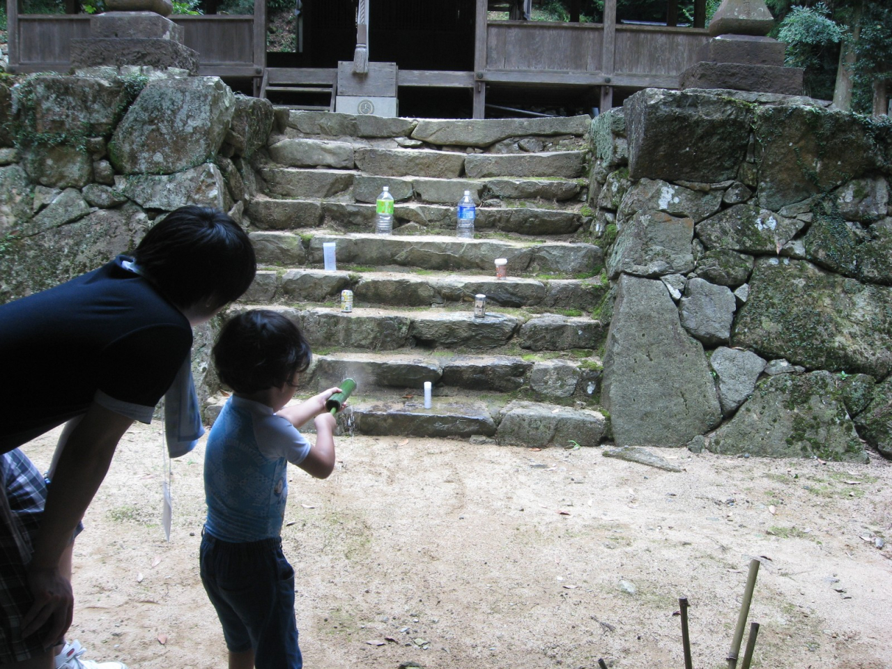 2012年案山子祭 自然学校 - 水鉄砲の射的