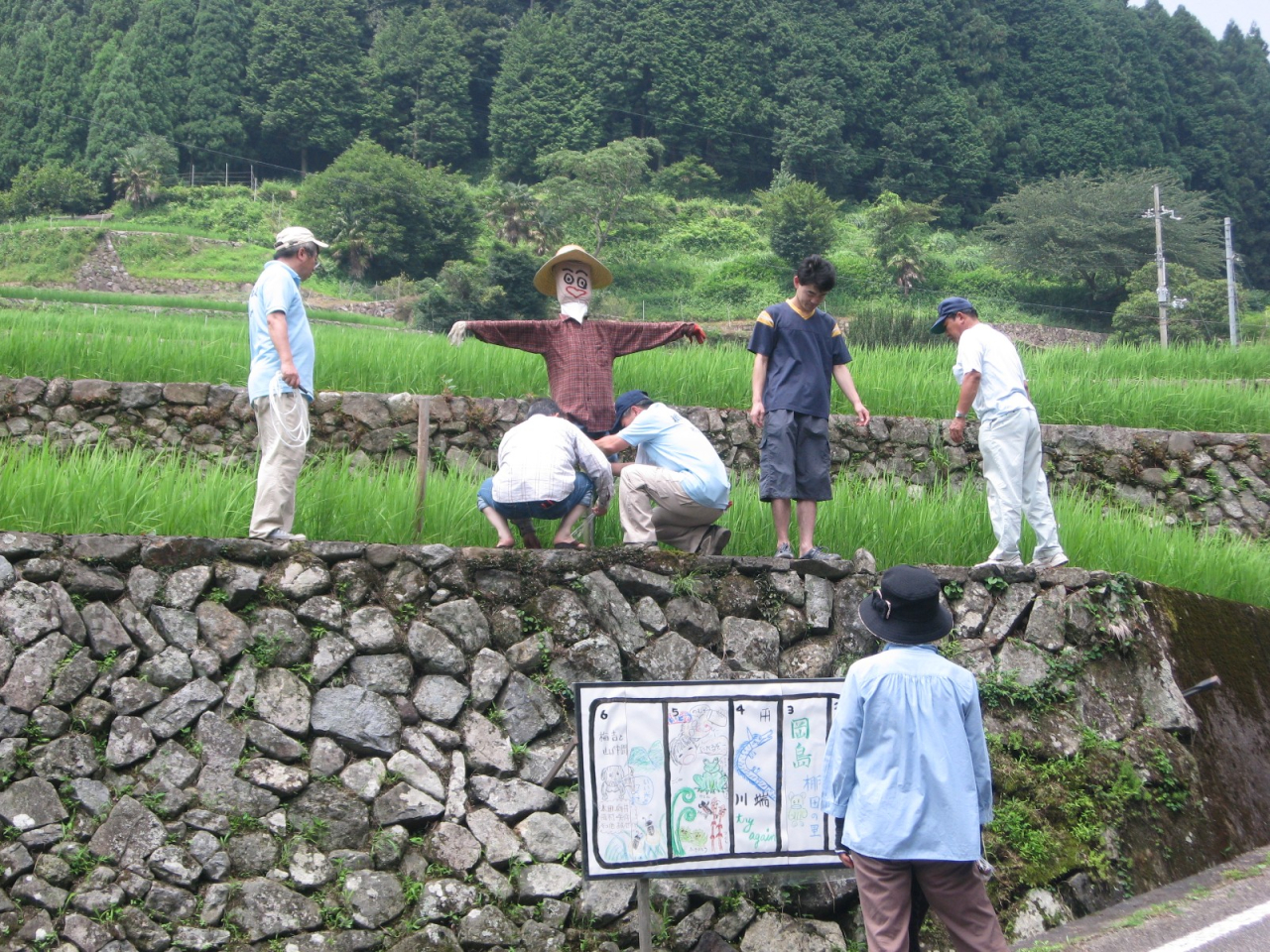 2012年案山子祭 - 案山子を立てる