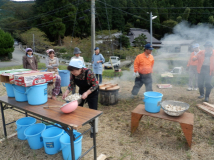 2012年 棚田オーナー収穫祭 - 豚汁の調理