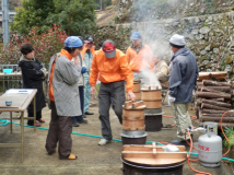 2012年 餅搗き大会・注連縄作り教室 - 餅米を蒸す