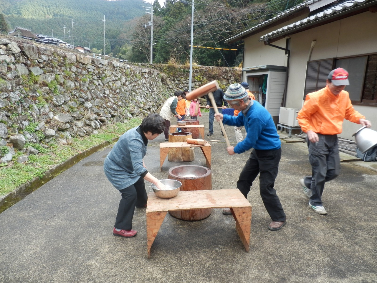 2012年 餅搗き大会・注連縄作り教室 - 餅つき