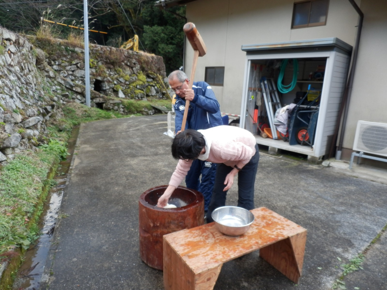 2012年 餅搗き大会・注連縄作り教室 - 餅つき3