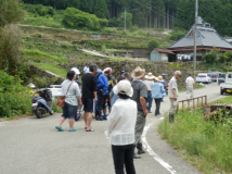 2013年 棚田オーナー 施肥・草刈 - オフロード・バイクの一団と