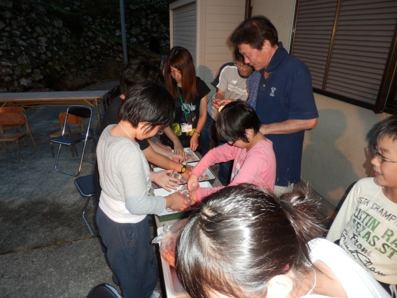 2013年 岩座神自然学校 - 鶏肉の調理実習