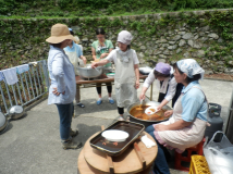 2013年 岩座神自然学校・案山子祭 - カレーライス