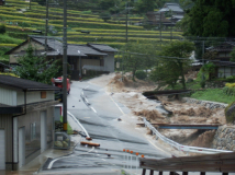 2013年9月2日 集中豪雨 - 公会堂の前の川