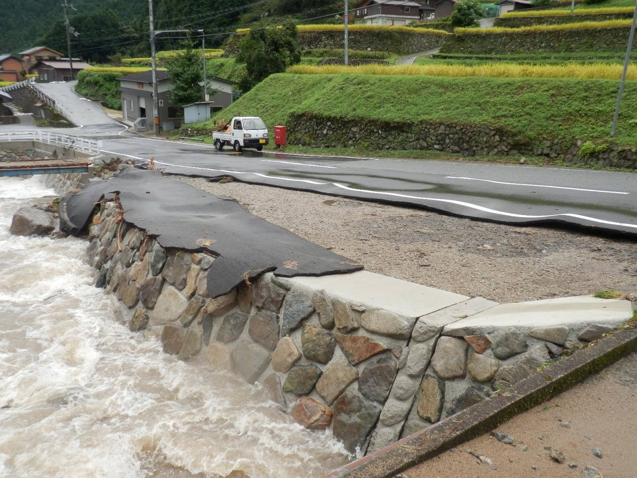 2013年9月2日 集中豪雨 - バス停付近