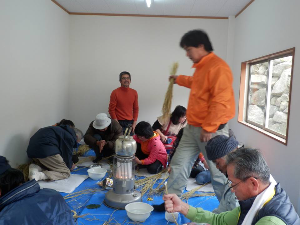 2013年 餅搗き大会・注連縄教室 - 注連縄をなう