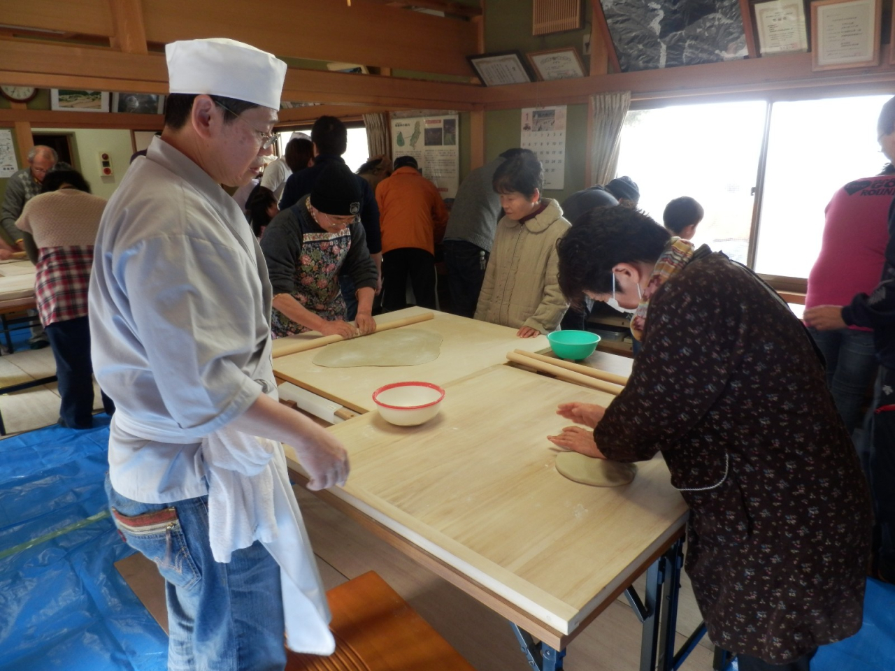 2014年 蕎麦打ち大会 - 蕎麦をのばす