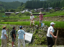 2014年 案山子祭 - 案山子を立てる