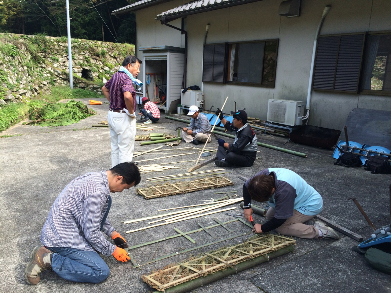 2014年 秋祭宵宮 - 曳山を飾る垣を作る