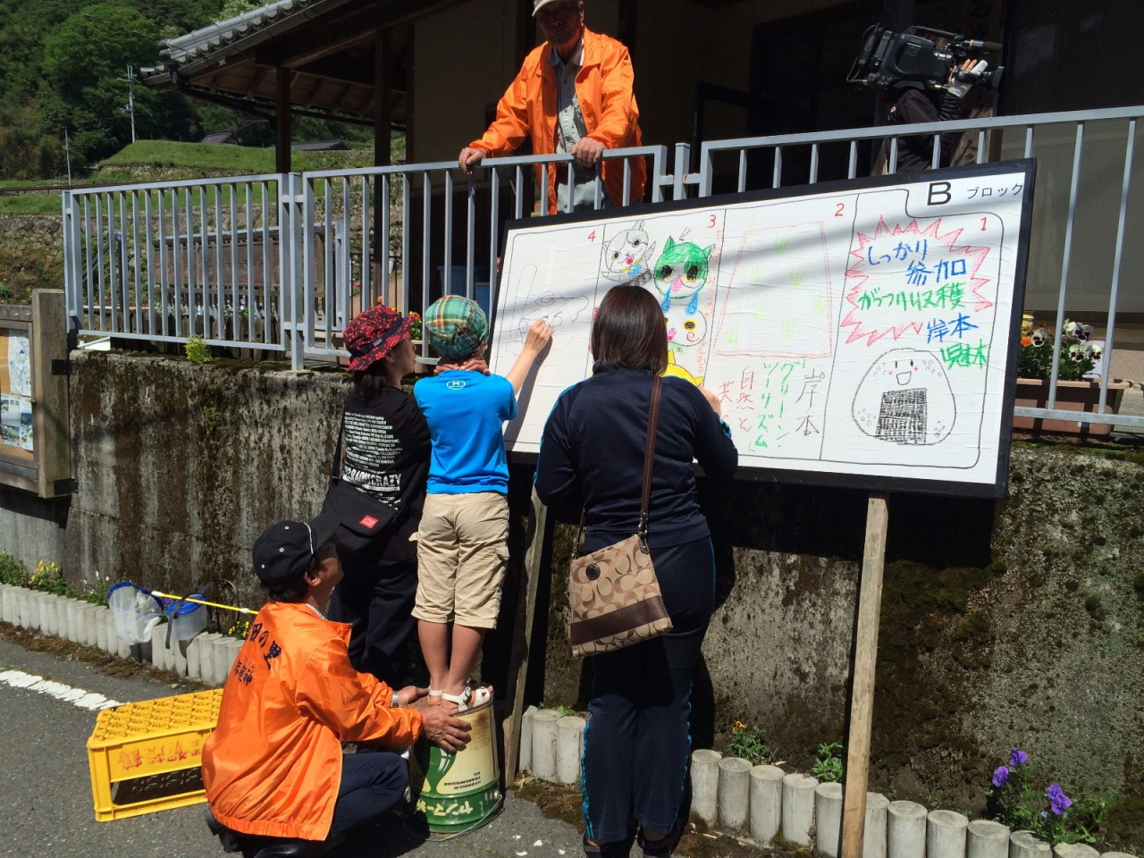 2015年 棚田オーナー田植え祭 - 区画看板の仕上げ