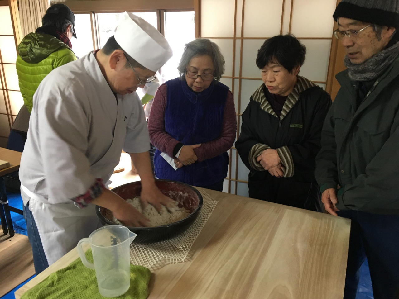 2018年 蕎麦打ち大会 - こねる