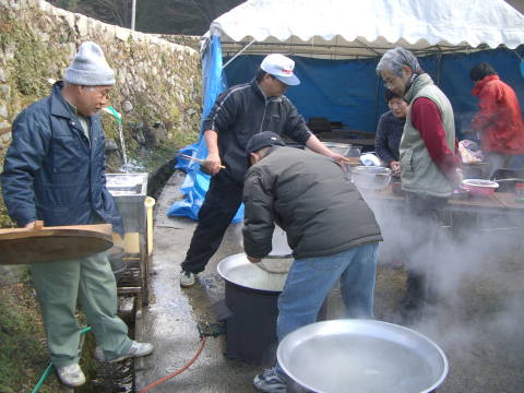 絵日記 2006-01-22 蕎麦打ち大会 - 釜場