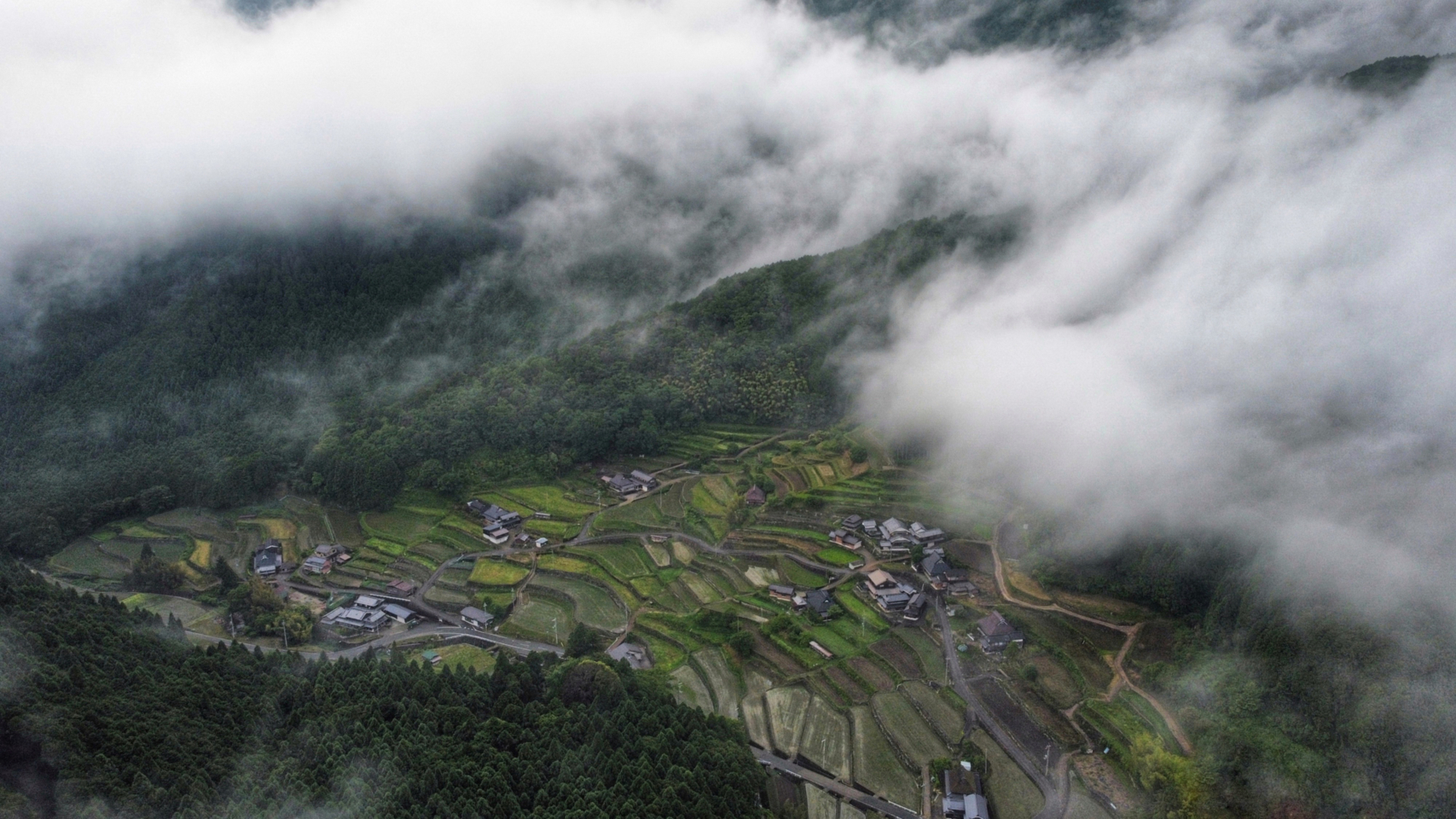 雨上がりの岩座神