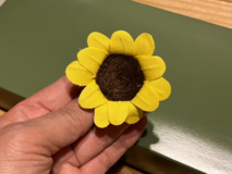 ひまわりのブローチ