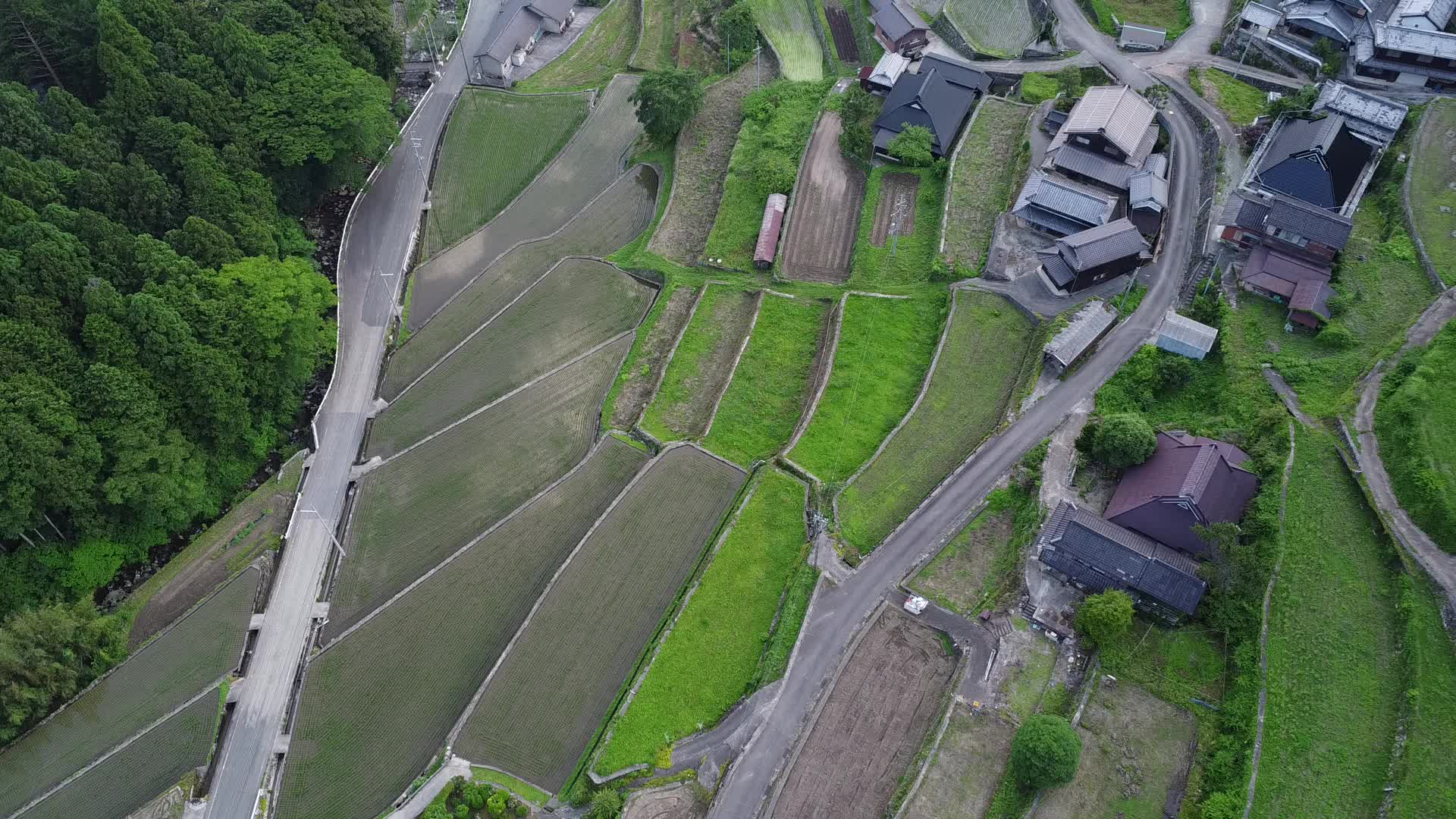 2026-06-13 中垣内上空から南へ